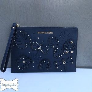 NWT Michael Kors xl 3D jet set wristlet